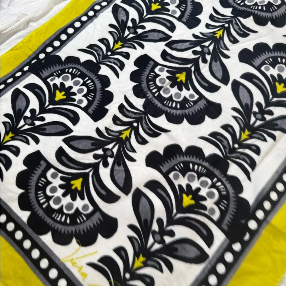 NWT Vera Bradley Fanfare Beach Towel Retired Pattern